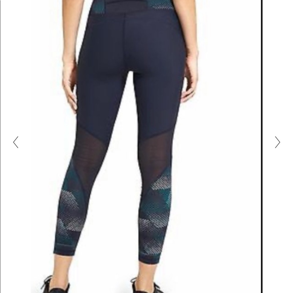 Athleta Stealth 7/8 running tights Xs